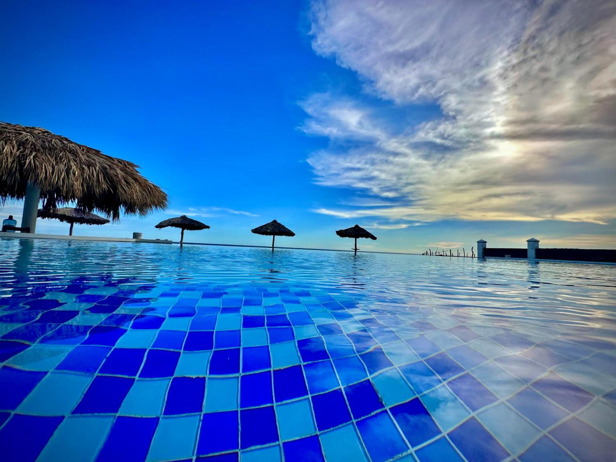 Hotel Tesoro Beach San Luis La Herradura Extérieur photo